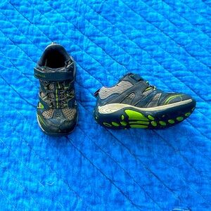 Merrill toddler 8 shoes